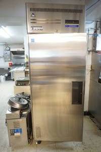 lot 31 image: Commercial Reach-In Refrigerator