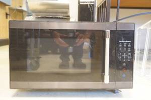 lot 43 image: Hamilton Beach 1000W Microwave