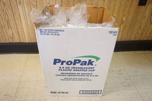 lot 49 image: Ropak 5.5oz portion cups and lids