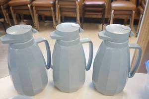 lot 64 image: Coffee Pots (3ct) 2L