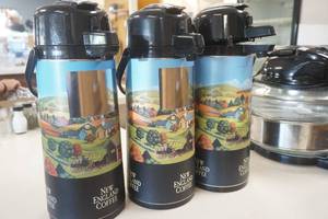 lot 74 image: 3ct New England Coffee Air Pots