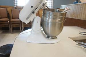 lot 87 image: Kitchenaid Classic Mixer and Accessories