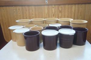 lot 122 image: Salad Dressing & Salad Bar Containers