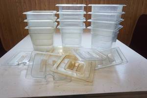 lot 123 image: Clear Polycarbonate Food Pans (16th size)