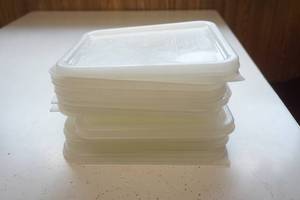 lot 129 image: Rubbermaid 6 qt8qt Lids