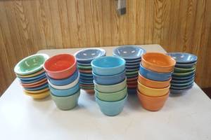 lot 137 image: Crestware Soup Cups and Relish Dishes