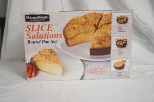 lot 153 image: Slice Solutions Round Pie Pan Set