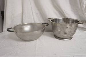 lot 158 image: 2 Large Stainless Colanders