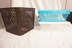 lot 189 image: Plastic Organizing Bin, 2 Storage Containers, 4 extra lids