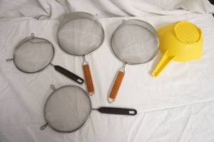lot 199 image: colanders stainless and plastic (smaller size)