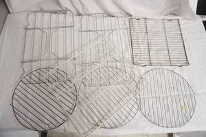 lot 212 image: Variety of Wire Racks