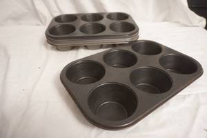 lot 215 image: Muffin Pans (6ct  x 6) (big)