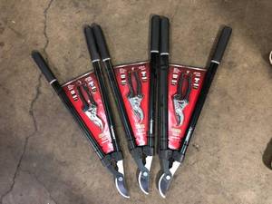 lot 35 image: Lot of 2-Piece Garden Tool Set (Lopper and Pruning Shears) Customer Returns See Pictures
