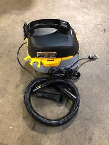 lot 37 image: Stinger 2.5 Gal. 1.75 Peak HP Small Shop Vacuum Wet Dry Vac with Filter Bag, Hose, Utility and Car Nozzle Attachments HD2025   Customer Returns See Pictures
