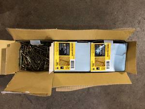lot 42 image: Lot of Grip-Rite #9 x 2-12 in. Star Drive Dual Flat Head Coarse Thread Construction Screws 1 lb. Box Customer Returns See Pictures