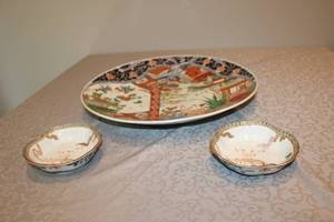 lot 13 image: Set of 3 Japanese Decorative Porcelain Plates and Bowls with Hand-Painted Designs