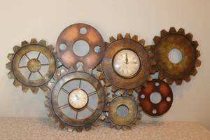 lot 18 image: Steampunk Gear Wall Clock Decor with Two Clocks