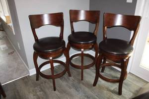 lot 38 image: Set of 3 Swivel Bar Stools with Dark Wood and Cushioned Seats