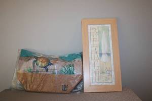 lot 39 image: Beach Themed Wall Art and Tote Bag Set