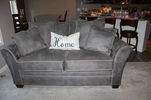 lot C-44 image: Gray Suede Loveseat with Accent Pillows