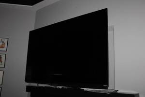 Vizio 65-Inch LED Smart TV Model M650NV with Wall Mount