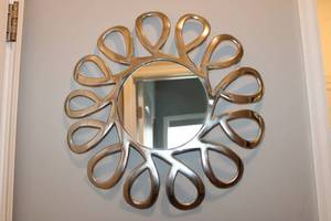 lot 107 image: Decorative Round Wall Mirror with Gold Teardrop Frame