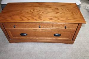 lot 124 image: Solid Wood 2-Drawer Storage Chest with Oak Finish