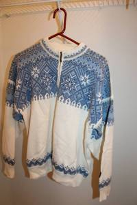 lot B-127 image: Dale of Norway XL White and Blue Nordic Pattern Pullover Sweater