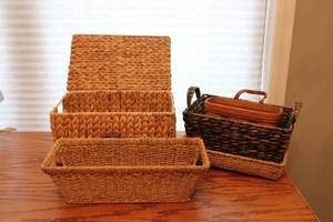 lot 142 image: Group of 4 Woven Storage Baskets with Handles and Lid