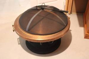 lot 157 image: Hammered Copper Fire Pit with Screen Cover
