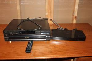 lot 169 image: Technics 5-Disc CD Changer and Samsung Blu-ray 3D Player with Remote