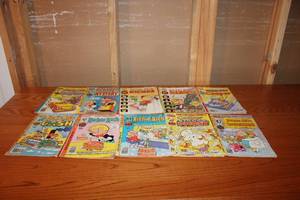 lot 173 image: Set of 12 Vintage Richie Rich and Casper Comic Books Harvey Comics