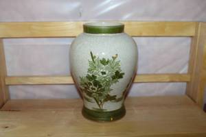 lot 193 image: Decorative Green and White Floral Ceramic Vase
