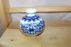 lot 205 image: Blue and White Porcelain Vase with Ornate Floral Pattern