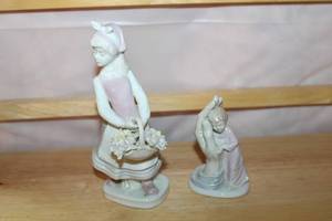 lot 215 image: Set of 2 Porcelain Figurines Girl with Flower Basket and Child in Prayer