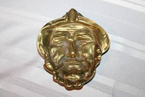 lot 269 image: Vintage Brass Fisherman Wall Plaque with Pipe