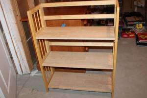lot 277 image: Wooden 3-Tier Bookshelf with Open Sides