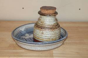 lot 290 image: Handcrafted Pottery Plate and Jar Set with Leaf Motif and Cork Lid