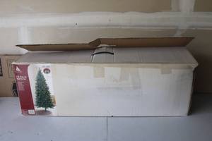 lot 311 image: Enchanted Forest 7 ft Pre-Lit Mixed Tip Christmas Tree