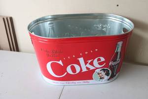 lot 327 image: Vintage-Style Coca-Cola Metal Ice Bucket Tub