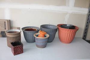 lot 338 image: Collection of Assorted Planters and Decorative Pots