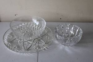 lot 341 image: Set of 3 Assorted Cut Glass Serving Pieces