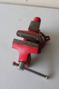 lot 346 image: Sears 3-12 Inch Bench Vise with Swivel Base