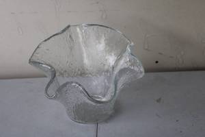 lot 348 image: Hand-Blown Textured Clear Art Glass Vase with Ruffled Rim