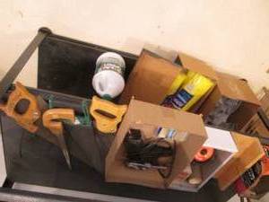 lot 191 image: Hand saws, jab saw, glue guns, repl...