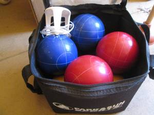 lot 248 image: High quality bocce ball set with tr...