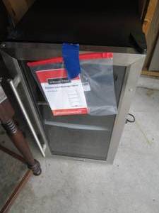 lot 262 image: Magic Chef Stainless steel Beverage...