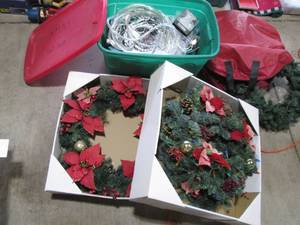 lot 290 image: Lidded storage tote of Christmas de...