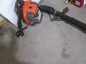 lot 306 image: Husqvarna 130BT Gas powered backpac...