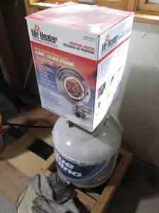 lot 309 image: Mr. Heater 8-14K btu sunflower styl...